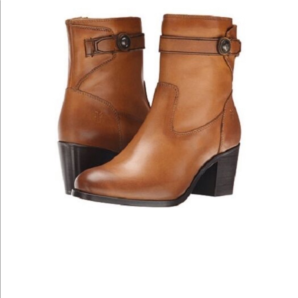 Frye Malorie Button short zip boot Cognac bootie